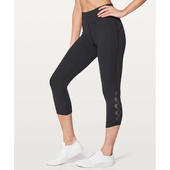 Lululemon 6 Black Tied To It Crop Leggings 21" Luxtreme GUC - Picture 1 of 7